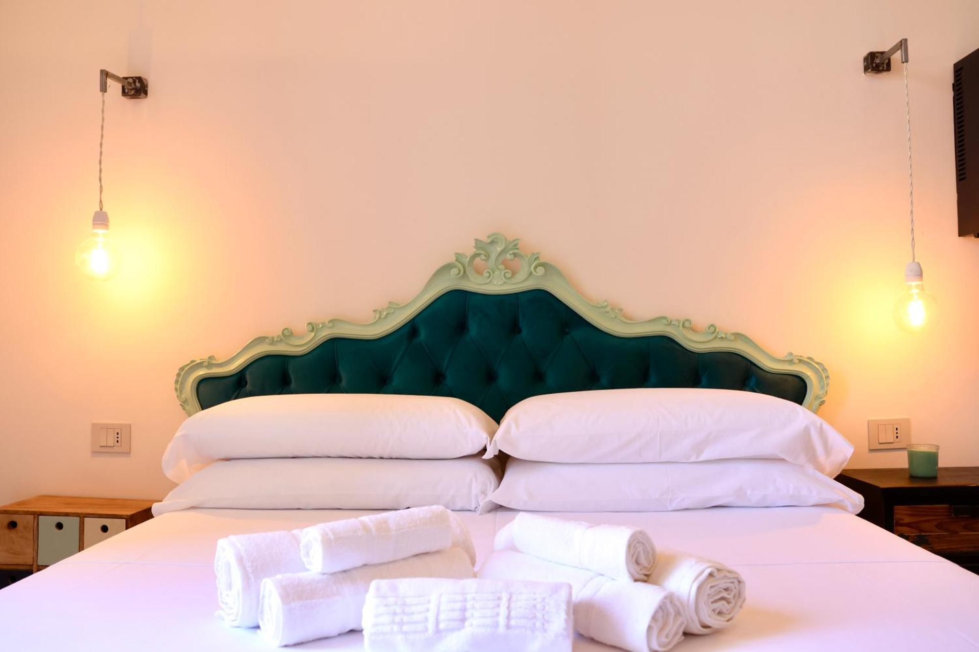 Holiday Lux Boutique Room Aeroporto di Catania Fontana Rossa Camera foto